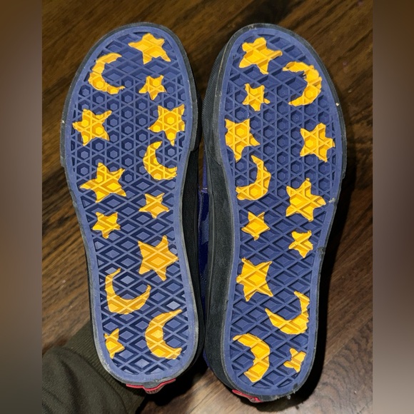 RaRE Kids Fantasia Mickey Mouse Hi Tops size 3.5 - Picture 6 of 6